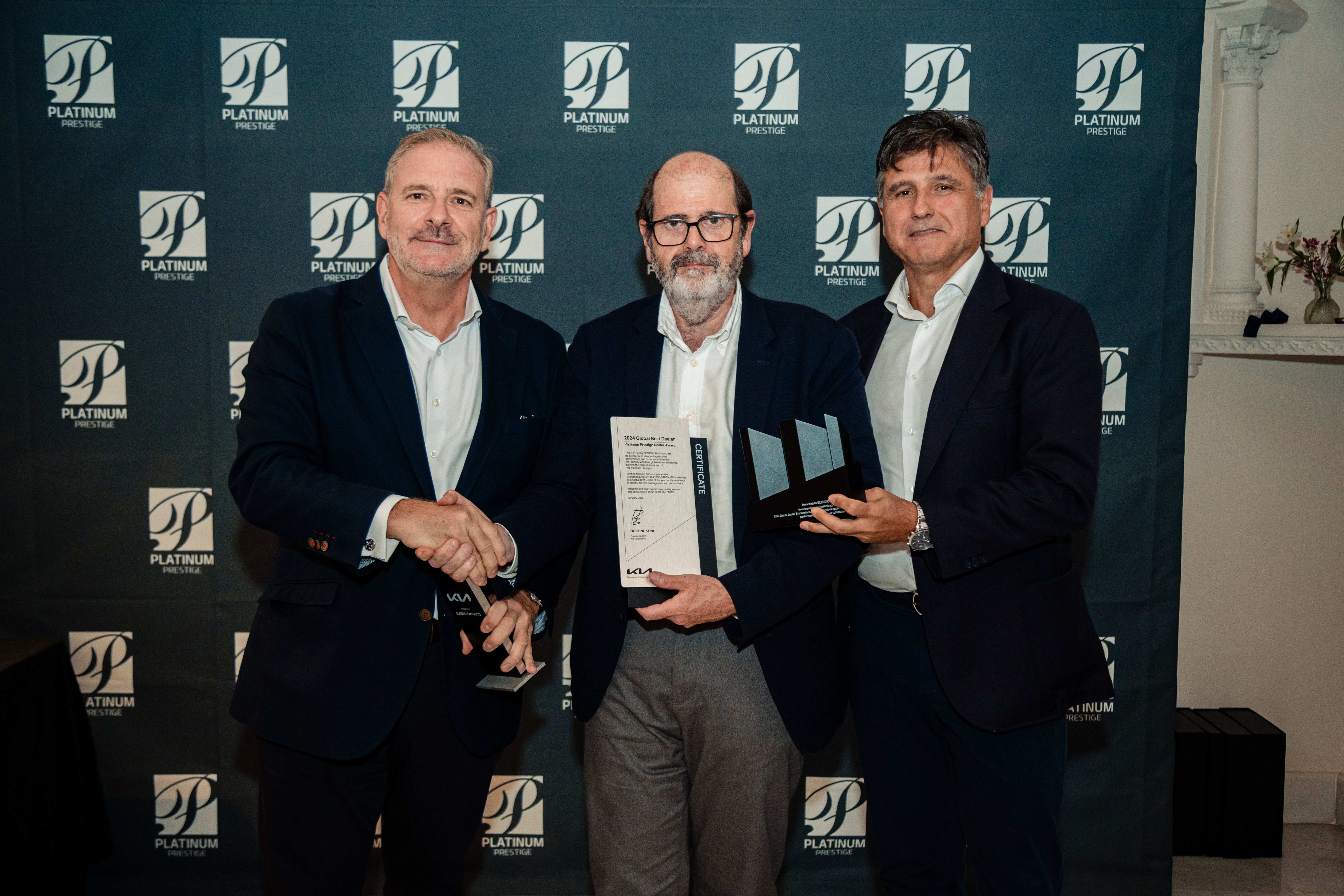 ¡Kia Blendio Santauto recibe por segundo año consecutivo el Platinum Prestige Dealer Award!